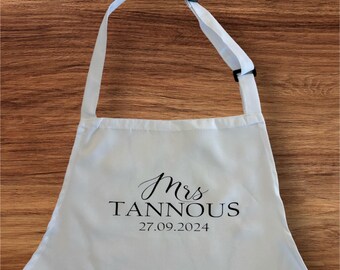 Personalized Mrs Apron, Custom Wedding Gift, Bride Gift, Newlywed Gift, Personalized Last Name & Wedding Date Apron