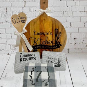 Personalized  tray , personalized gift , housewarming gift , cheese board , chopping board with name, gifts for mom , Christmas gift idea