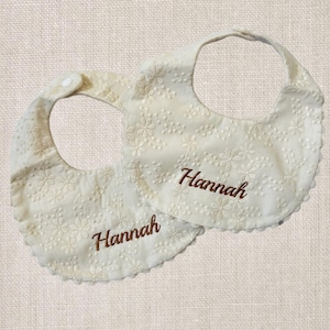 パーソナライズされたベビービブ、刺繍入りベビービブ、名前入りベビービブ、ビブ、パーソナライズされたベビーギフト、新生児ギフト、ベビーシャワーギフト、ベビー