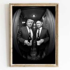 Trump Putin Print, Donald Trump und Wladimir Putin Poster, lustiges Mem Wandkunst, lustiges Guckloch Print, Ring Türklingel, Promi-Print