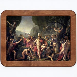 Peut inclure: Une peinture à l'huile encadrée représentant une scène de la mythologie grecque antique. Un groupe d'hommes, certains nus et d'autres vêtus de toges, entourent une figure centrale, un homme nu tenant une épée et un bouclier. La scène se déroule dans une forêt avec un temple en arrière-plan.