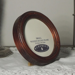 Handmade Mahogany Wooden Photo Frame, Vintage Style, Round Picture Frame