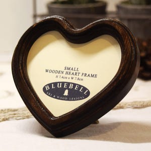 CADRE VINTAGE EN FORME DE CŒUR EN FAUX BOIS - POINT DE CROIX AVEC SUPPORT 6 POUCES - NEUF