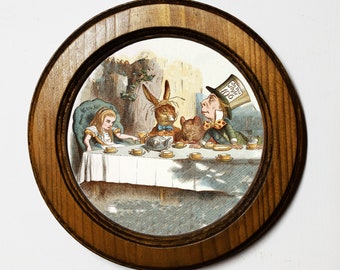 ピンズ・ピンバッジ・缶バッジ DORMOUSE ALICE IN WONDERLAND PROFILE Dormouse - Alice in Wonderland Keyring, Pin Badge and (new) Large