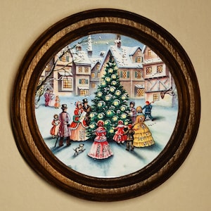 Light Oak Handmade Wooden Christmas Decoration Wall Hanging Picture Frame Carol Singing Round A Tree