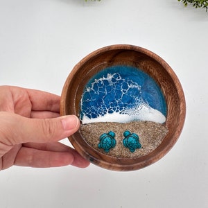 Baby Sea Turtle on Beach Wooden Handmade Ring Dish with Real Sand Ocean Themed Hawaii Jewelry Dish Sea Turtle Gift Unique Gift Jewellery image 1