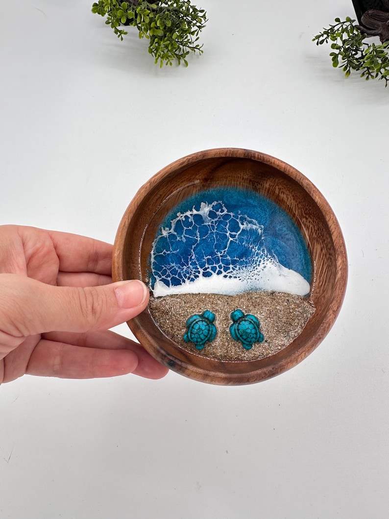 Baby Sea Turtle on Beach Wooden Handmade Ring Dish with Real Sand Ocean Themed Hawaii Jewelry Dish Sea Turtle Gift Unique Gift Jewellery image 1