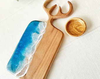 Personalized Beach Themed Charcuterie Board- Deer Antler Epoxy Cutting Board- Present for Couple- Chopping Cutting Cheeseboard