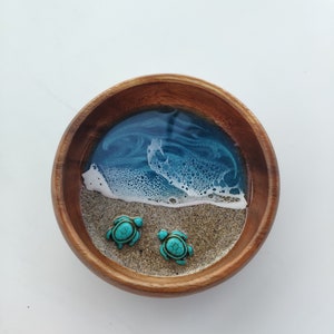 Baby Sea Turtle on Beach Wooden Handmade Ring Dish with Real Sand Ocean Themed Hawaii Jewelry Dish Sea Turtle Gift Unique Gift Jewellery image 2