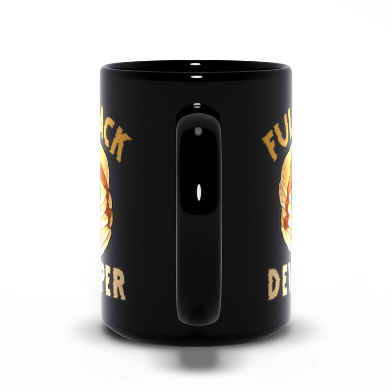 Pode incluir: Caneca de caf&eacute; de cer&acirc;mica preta com um design dourado que diz "Full of Devil" de um lado e "Black Pepper" do outro.