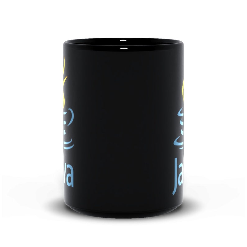 K&ouml;nnte beinhalten: Schwarze Keramiktasse mit einem stilisierten Kaffeetassen-Design in Gelb und Blau und dem Wort "Java" auf beiden Seiten.