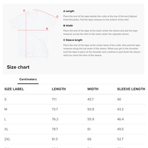 Op de afbeelding: Maattabel voor T-shirts in de maten S tot en met 3XL. De tabel toont de afmetingen in centimeters voor lengte, breedte en mouwlengte.