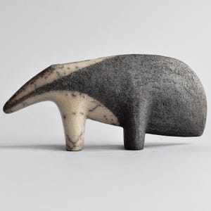 Rzeźba ceramiczna "mrówkojad"
