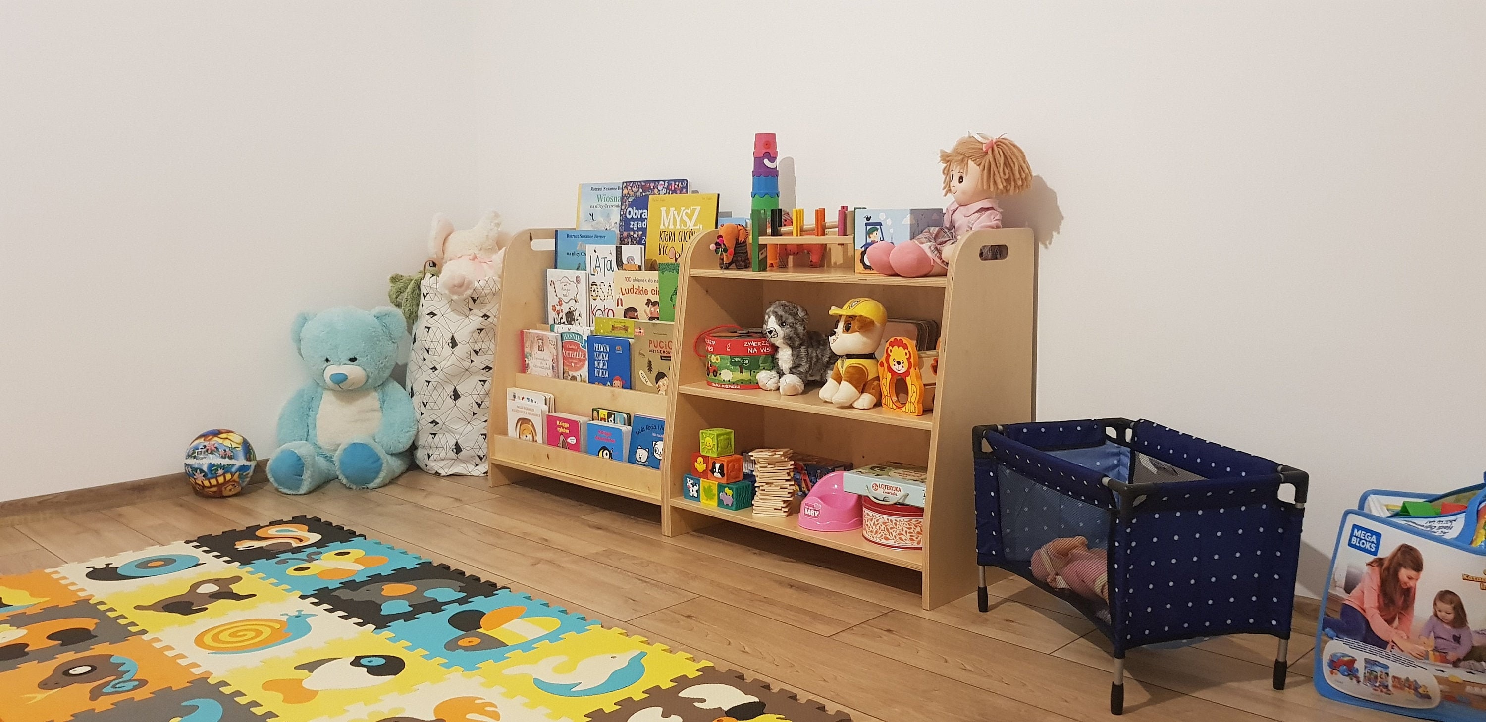 モンテッソーリおもちゃ棚、子供用収納、モダンなおもちゃ棚