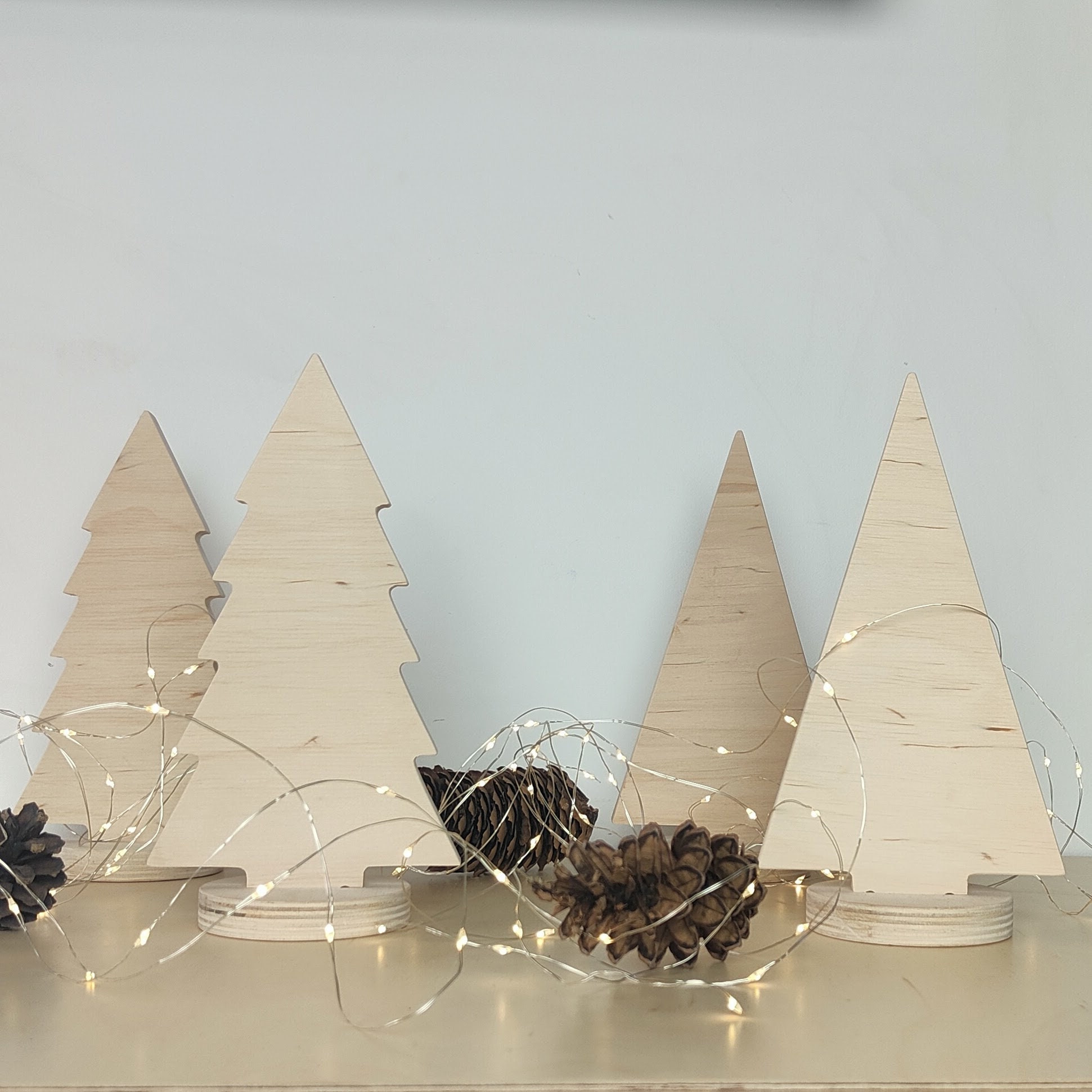 LOPOTIN Kit Di Ornamenti Natalizi In Legno Da Dipingere - 18 Pezzi Con 9 Motivi, Colori E Pennelli, Albero Di Natale Fai Da Te Per Bambini - 4