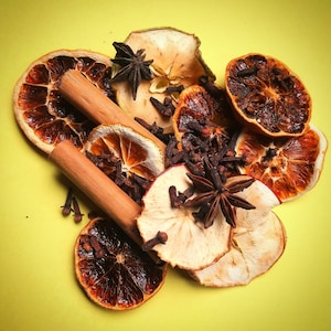 Kit di spezie per vin brulé. Kit di spezie per sidro brulé. Pentola per la cottura lenta di Natale.