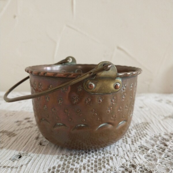 Beautiful Antique Villedieu French Copper Small Cauldron Bowl with Handle - Handmade Art Nouveau Elegance - Rare