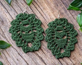 Boucles d'oreilles pendantes vert foncé faites à la main, design unique, cadeau parfait pour elle