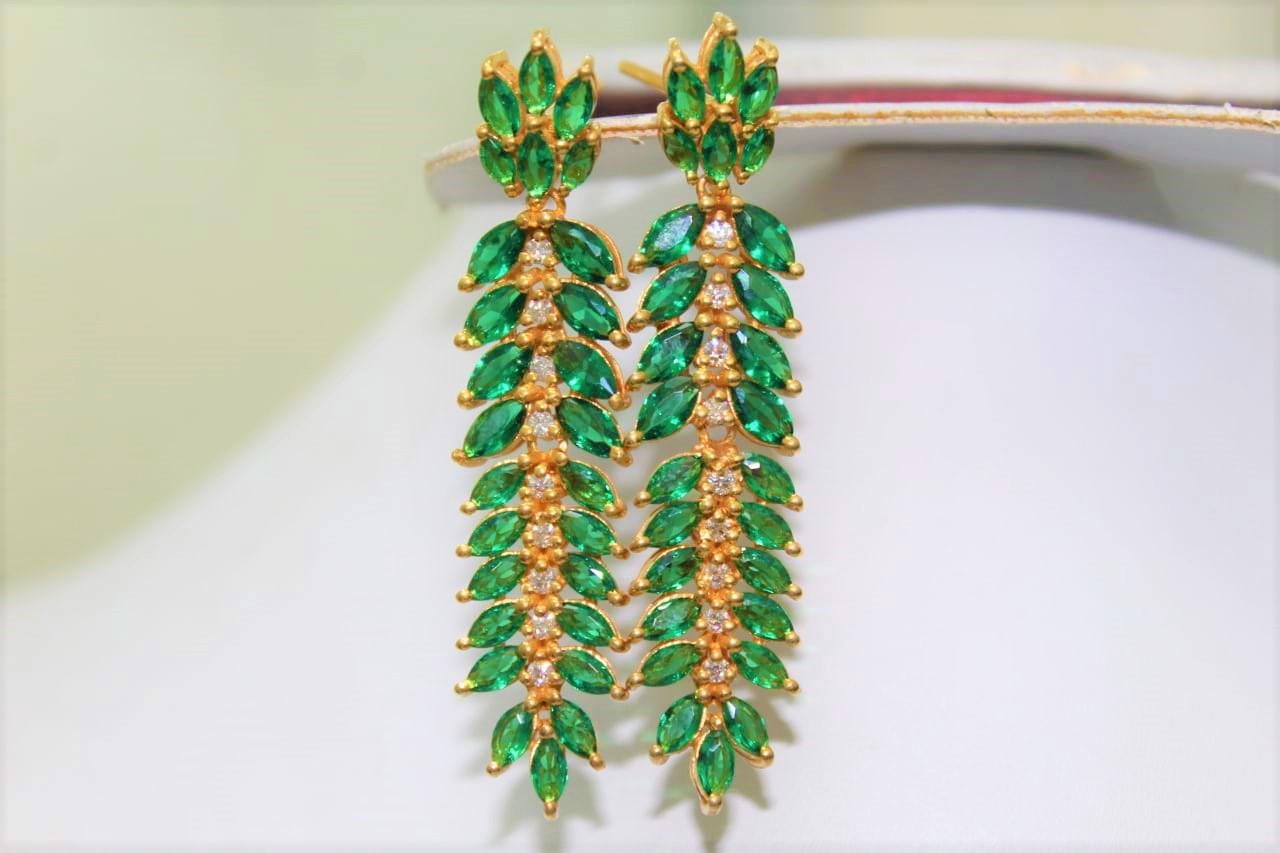 Boucles d'oreilles en forme de feuille d'émeraude, clous d'oreilles Moissanite en argent 925 plaqués or, bijoux de fiançailles en diamant élégants
