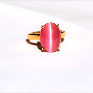 Oval Pink Cat&#39;s Eye Ring: Yellow Gold Plated 925 Sterling Silver