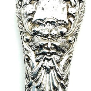 Masque grotesque à crochet en argent sterling de l'époque édouardienne avec poignée décorée par Robert Pringle 11,4 pouces
