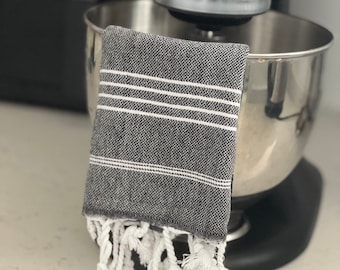 Zwarte Turkse handdoek: katoenen keukentheedoek met kwastjes