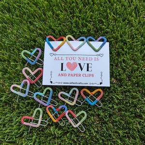 Crochet mini paper clips/Tiny size heart paper clips/Planner paper clip/Mini heart planner bookmark/Planner page marker/Planner clips
