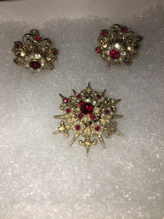 Vintage a Set of Pin and Earrings