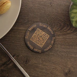 Menu de código QR personalizado para bar, salão de café, sinal de menu de código QR circular, código QR Wi-Fi de madeira escaneável
