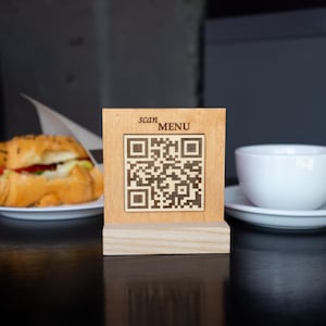 Qr Menü Tischschild, Qr Code Stand aus Holz, Benutzerdefiniertes Business Logo Zeichen, Instagram Social Media Vorlage, Mini Qr Scan Display für Restaurant
