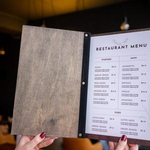 Chemise de menu en bois, menu de restaurant en bois, couverture de menu de taille personnalisée, couverture de menu gravée, menu de restaurant personnalisé