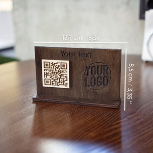 Menú de código QR, signo de menú de código QR, signo de bacalao qr de madera