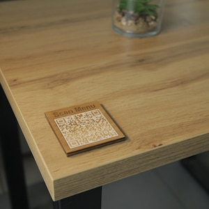 Menú con código QR, letrero de menú con código QR, letrero de código QR de madera
