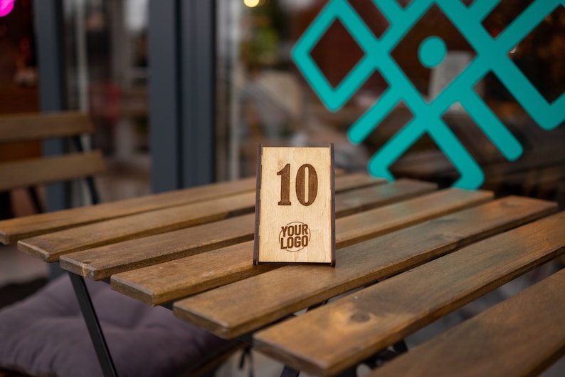 Numéro de table personnalisé, numéros personnalisés avec logo personnalisé, décor de table de café, panneaux minimalistes en bois, numéros modernes, décor rustique image 3