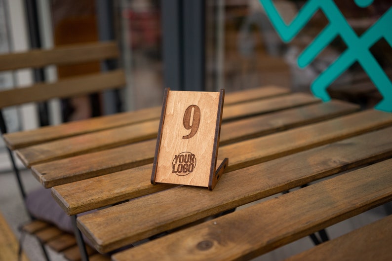 Numéro de table personnalisé, numéros personnalisés avec logo personnalisé, décor de table de café, panneaux minimalistes en bois, numéros modernes, décor rustique image 5