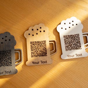 Wooden Beer Mug-Shaped QR Code Sign – Custom Engraved, Personalized Contactless Menu Stand for Restaurants, Bars, Cafes