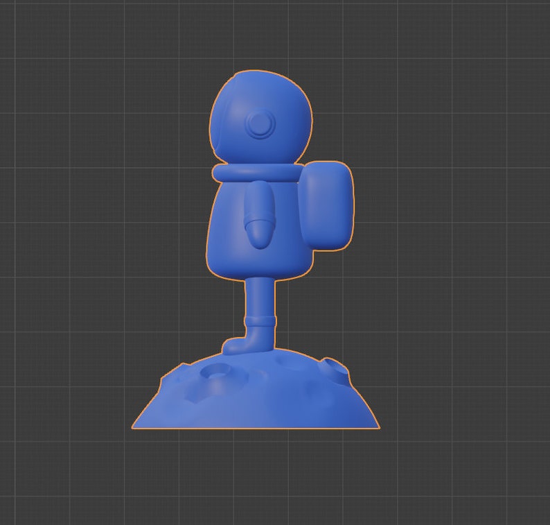 Pode incluir: Uma figura de astronauta azul em p&eacute; sobre uma base azul em forma de lua. O astronauta est&aacute; usando um capacete e uma mochila.