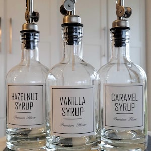 Botellas de 12 oz de jarabe de café con sabor a boutique y vertedores plateados