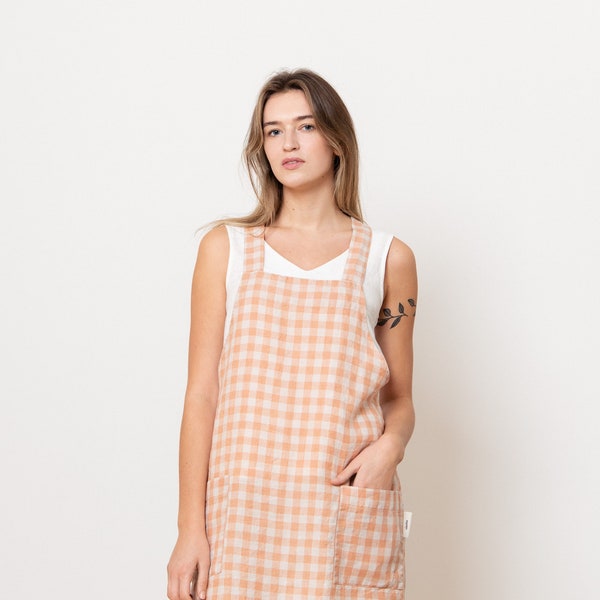 Tablier en lin croisé de style japonais en Peach Gingham. Tablier chasuble.