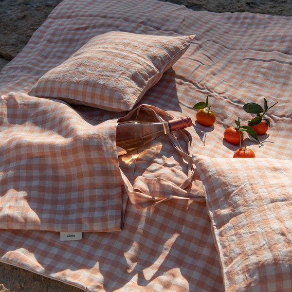 Picknick-Leinendecke in Vichykaro. Doppelseitige Decke mit Füllung für zusätzliche Weichheit. Stranddecke.