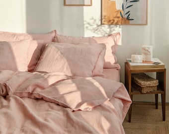 Parure de lit en lin de couleur blush (rose). Housse de couette en lin et 2 taies d'oreiller en lin. Ensemble de 3 édredons.