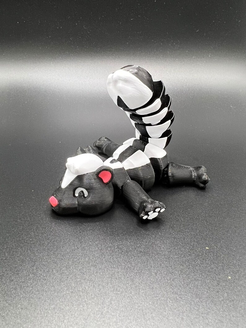 3DPrinted Skunk Figurine - Collectible Display Piece, Stress Relief, Personalized Gift, Articulated Flexi - Various Colors - McGybeer image 1
