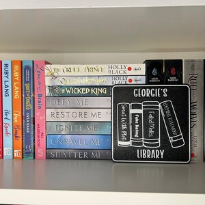 Book Trope パーソナライズされた図書館サイン - リーダー、本棚、Booktok、Bookstagram 画像 2