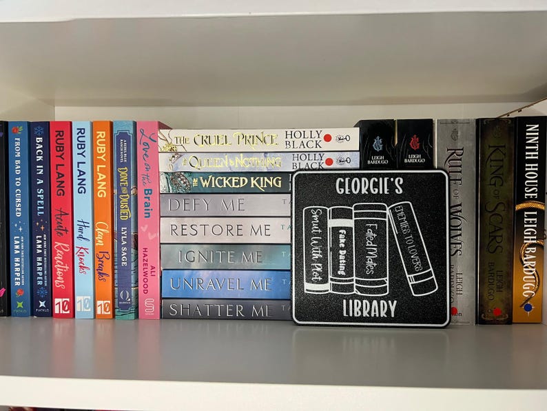 Book Trope パーソナライズされた図書館サイン - リーダー、本棚、Booktok、Bookstagram 画像 2