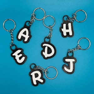 Porte-clés prénom personnalisé en noir et blanc - Cadeau style Disney