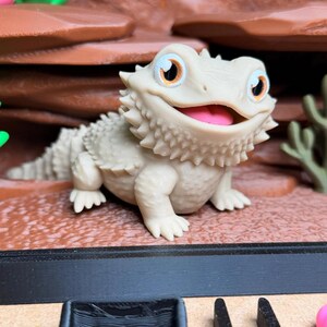 3D Printed Bearded Dragon Playset: Interactive Tank Environment, Tactile Figure, Stress Relief Toy image 2