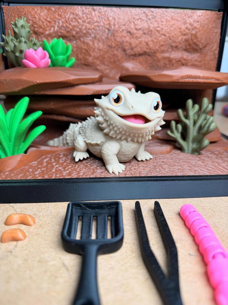 3D Printed Bearded Dragon Playset: Interactive Tank Environment, Tactile Figure, Stress Relief Toy image 3
