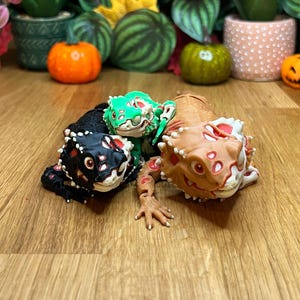 Zombeardie - Collectible Display Piece, Stress Relief, Personalized Gift, Articulated Flexi - Various Colors - Mat Mire Makes image 6