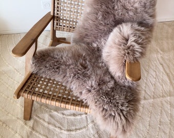 Extremely Soft and Fluffy Beige / Grey Lambskin. Real Sheepskin rug! 60-70cm long. Nordic style, minimal decor. Unique greige sheepskin rug
