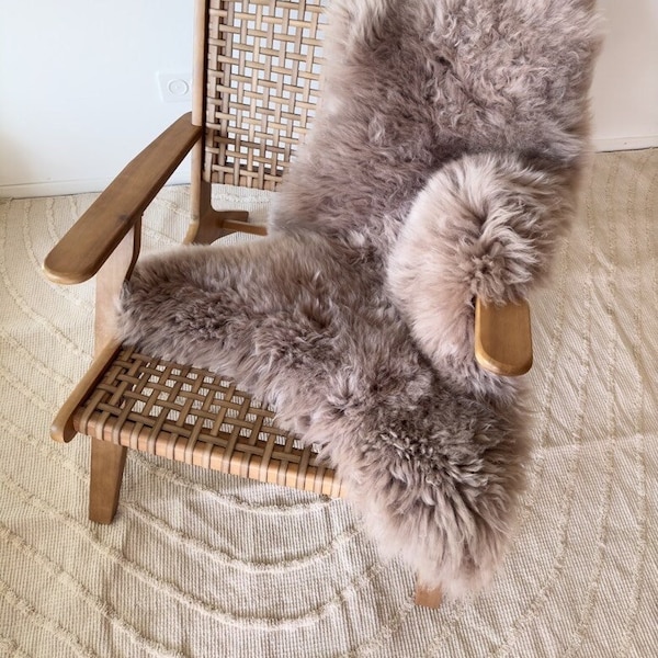 Extremely Soft and Fluffy Beige / Grey Lambskin. Real Sheepskin rug! 60-70cm long. Nordic style, minimal decor. Unique greige sheepskin rug